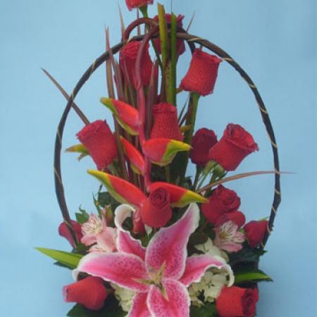 24 rosas rojas astromelias