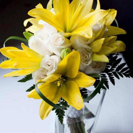 Bouquets de novia con liliums amarillos