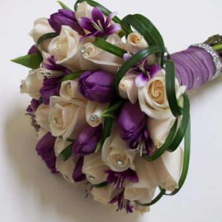 bouquet de novia con tulipanes