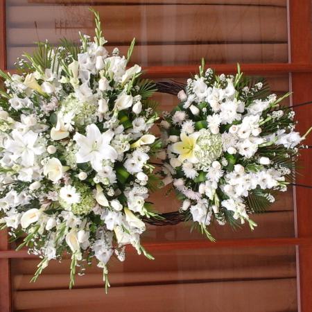 Corona mimbre tonos blancos