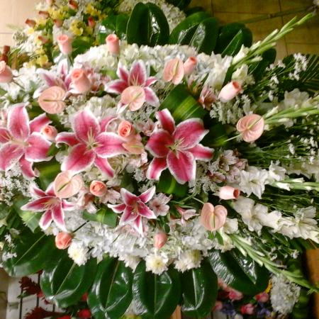 Corona moña medio tonos rosados