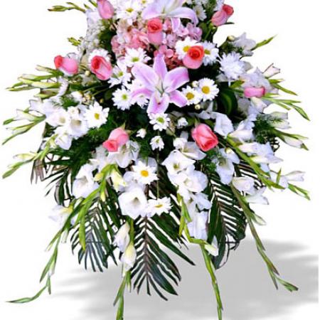 Manto tonos rosados gladiolos margaritas astromelias y rosas importadas