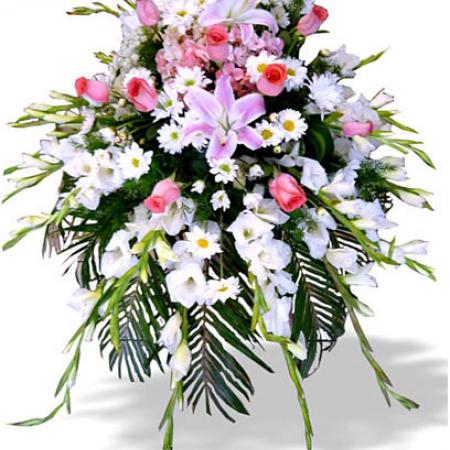 Manto tonos rosados gladiolos margaritas astromelias y rosas importadas