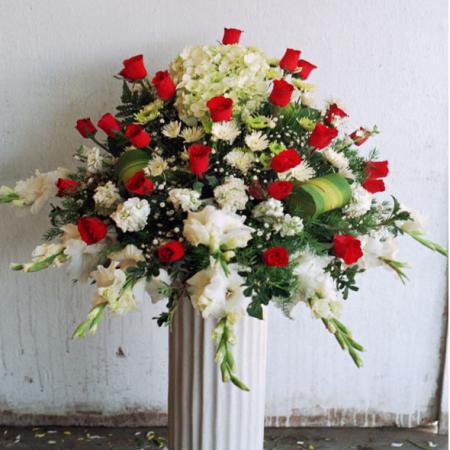 Manto tonos rojos rosas gladiolos variedades y hortensias